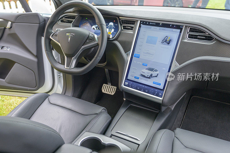 特斯拉Model X全电动跨界SUV内饰